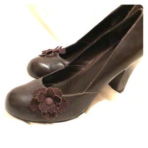 Women’s Unlisted Brown Heels with Flower